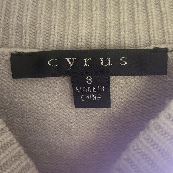 Cyrus gray cable knit sweater vest size small - Picture 2 of 7